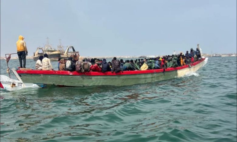 في ظروف صعبة.. خفر السواحل ينقذ 110 مهاجرين غير نظاميين