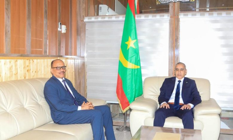 وزير الداخلية يستقبل السفير السوداني