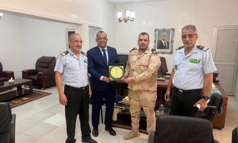 تكريم مسؤول الإنقاذ بخفر السواحل الموريتانية تقديرا لجهوده في حماية الأرواح