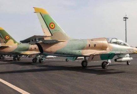 الجيش المالي يعلن السيطرة على نيفيس وتنفيذ ضربات جوية قرب أغلهوك