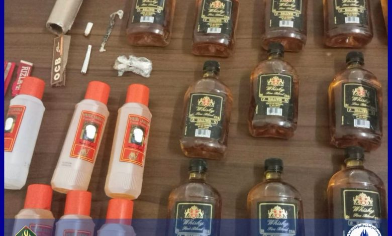الدرك الوطني يوقف 13 مشتبها بعد ضبط أكثر من 200 قنينة خمر ومواد مخدرة