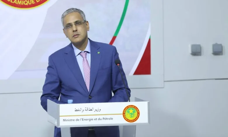 الحكومة: قارب محمل بالبنزين سيصل نواكشوط صباح غد