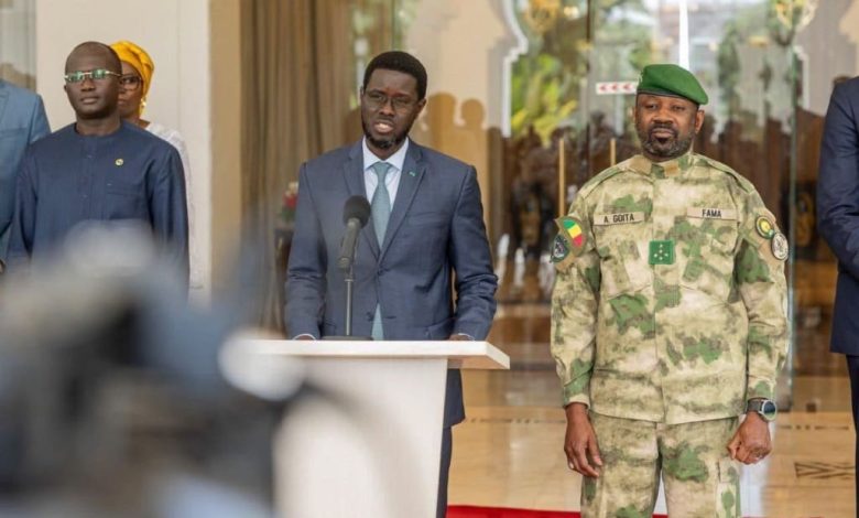 الرئيس السينغالي من باماكوالإرهاب يتعزز بانقساماتنا
