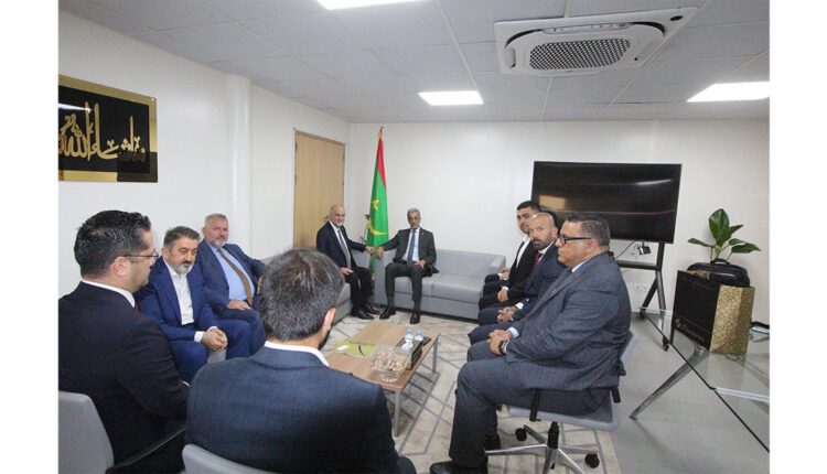 وزير المعادن يبحث مع السفير التركي فرص الاستثمار في موريتانيا