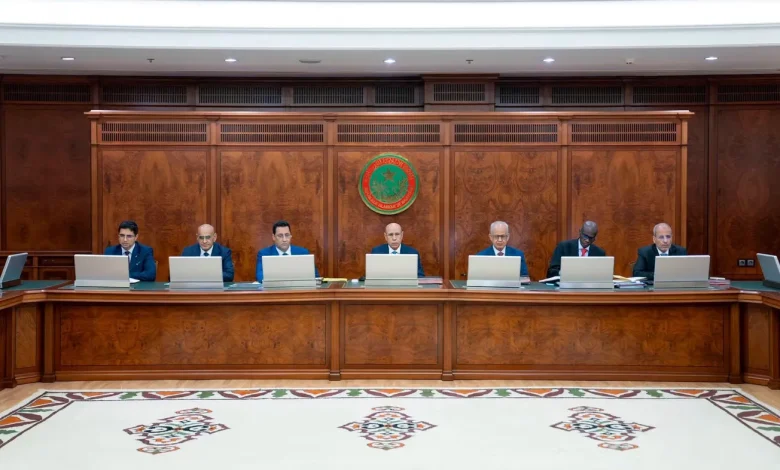 الرئاسة تتراجع عن تعجيل اجتماع الحكومة وتأجيل جديد لعطلتها