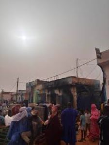 حريق يلتهم محتويات عدة دكاكين في الطينطان