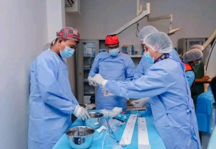 مدغشقر : فريق طبي موريتاني ينجح في إجراء أول عملية لتوسيع الصمام التاجي